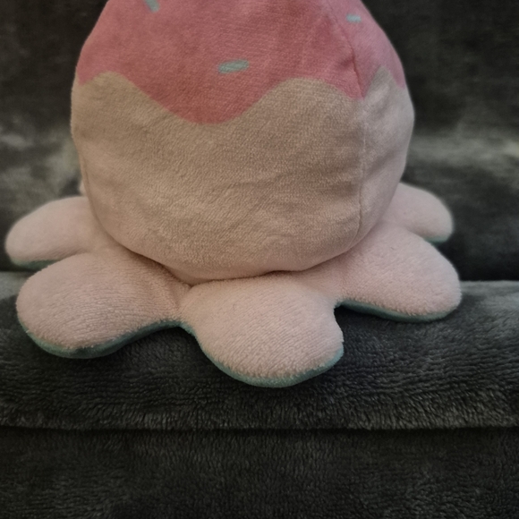TeeTurtle reversible Octopus Plush--Happy/Pink, Sad/Blue - Picture 6 of 6